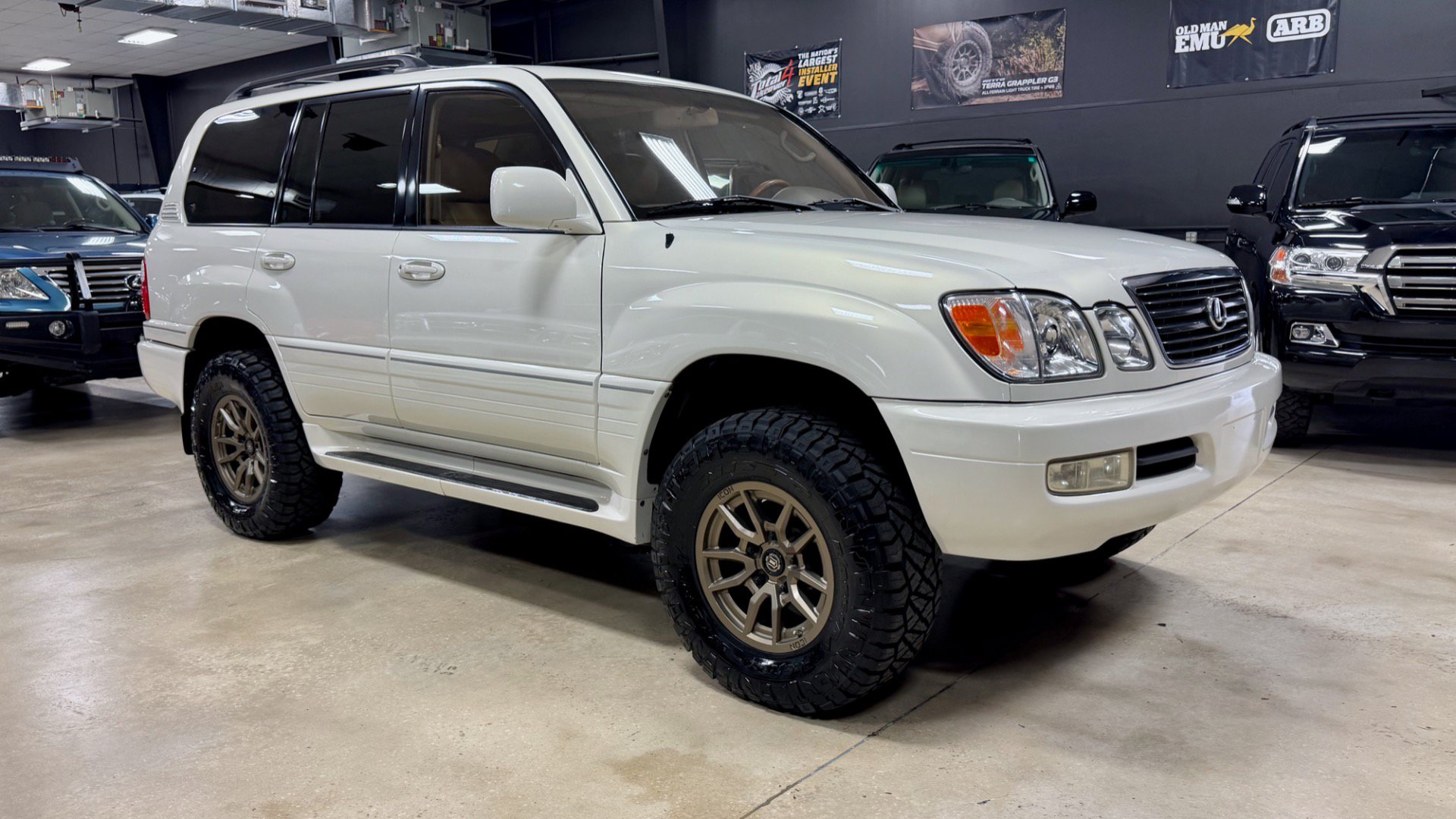 Used 2000 Lexus LX 470 4WD image 1