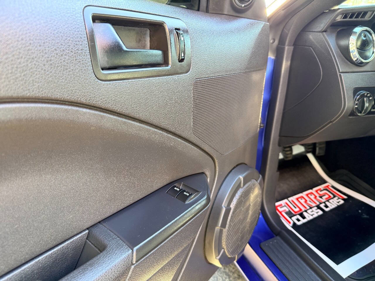 Used 2005 Ford Mustang GT Premium image 15