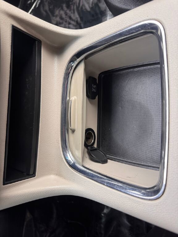 Used 2016 Dodge Grand Caravan SXT image 24