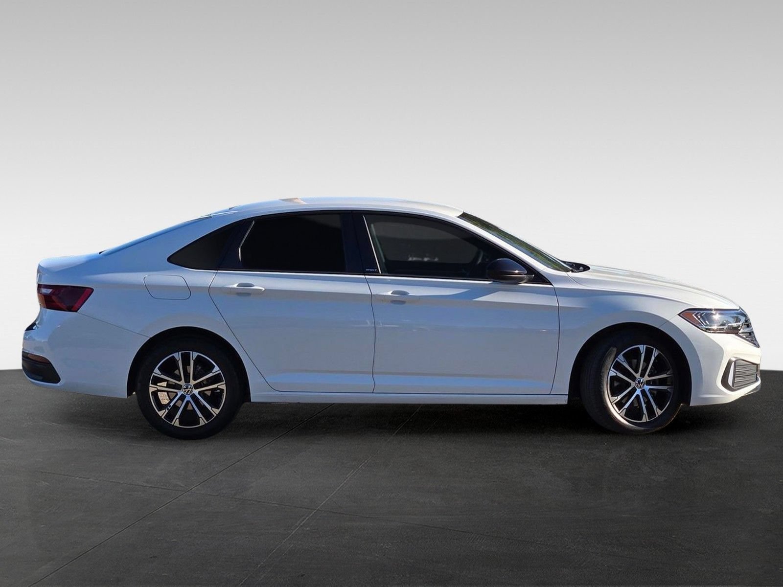 Used 2024 Volkswagen Jetta Sport FWD image 4