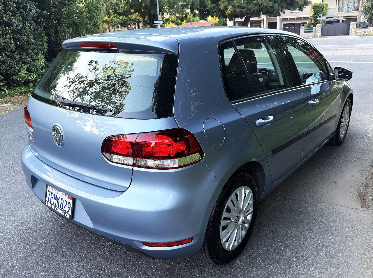 Used 2010 Volkswagen Golf 4-Door image 7