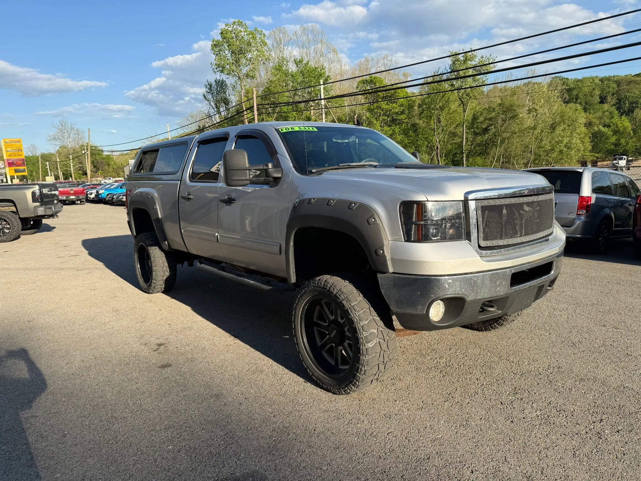 Used 2011 GMC Sierra 2500 SLE w/ SLE Preferred Package AWD/4WD image 3