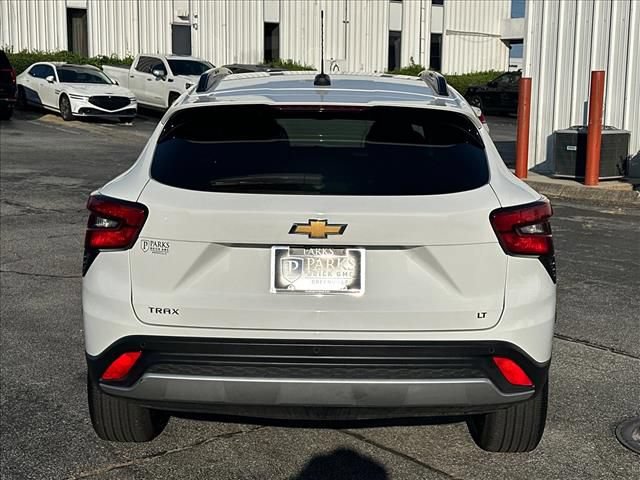 Used 2025 Chevrolet Trax LT w/ Driver Confidence Package FWD image 10