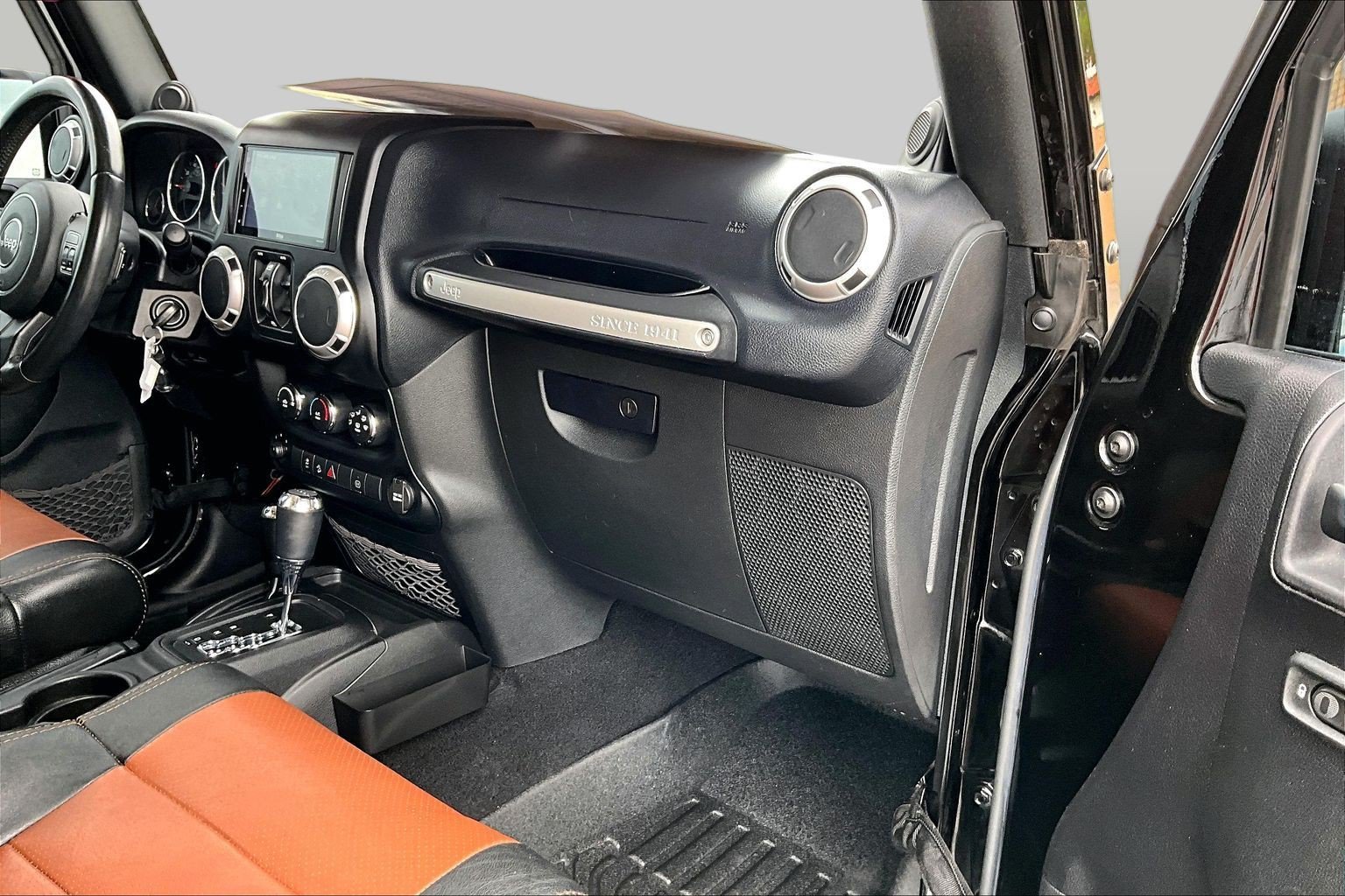 Used 2012 Jeep Wrangler Unlimited Sahara w/ Dual Top Group AWD/4WD image 15