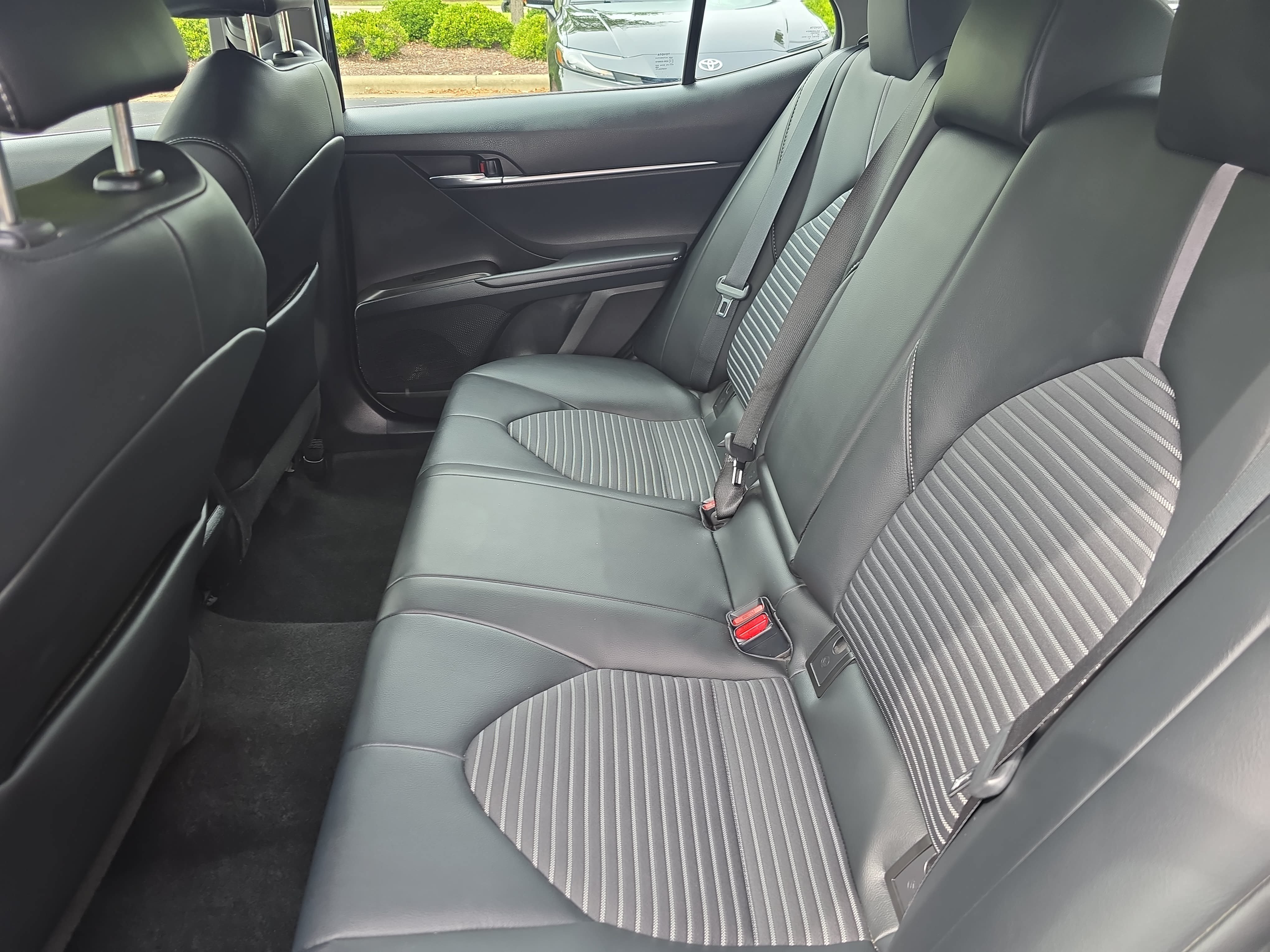 Used 2023 Toyota Camry SE FWD image 14