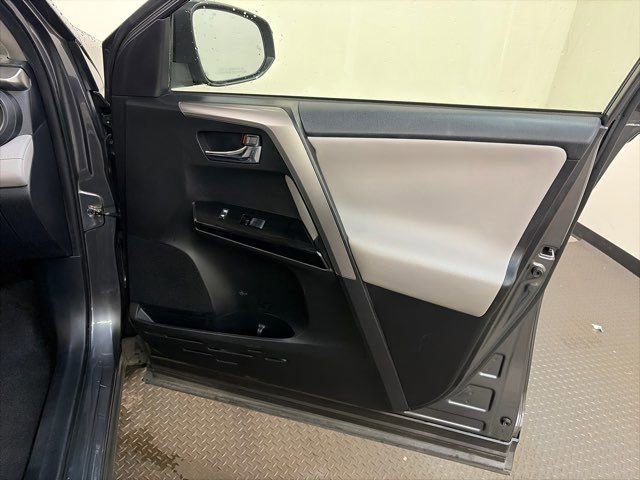 Used 2016 Toyota RAV4 Limited image 33