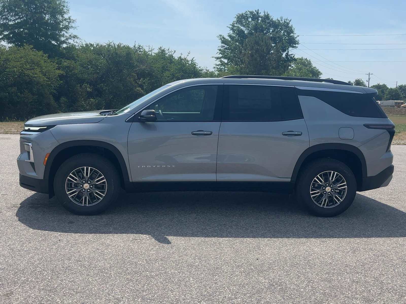 New 2026 Chevrolet Traverse LT FWD image 2