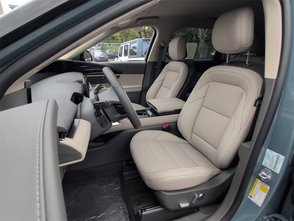 New 2025 Lincoln Nautilus Premier image 6