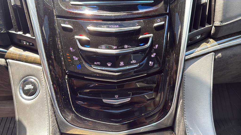 Used 2019 Cadillac Escalade ESV Platinum w/ Escalade Sport Edition AWD/4WD image 43