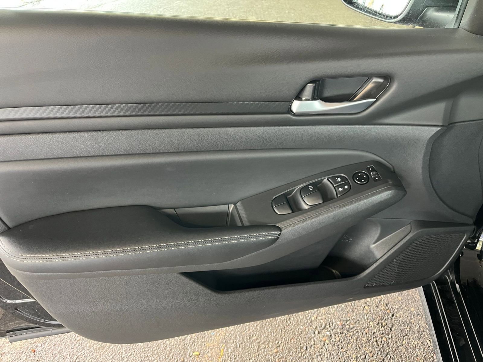 Used 2025 Nissan Altima 2.5 SV FWD image 18
