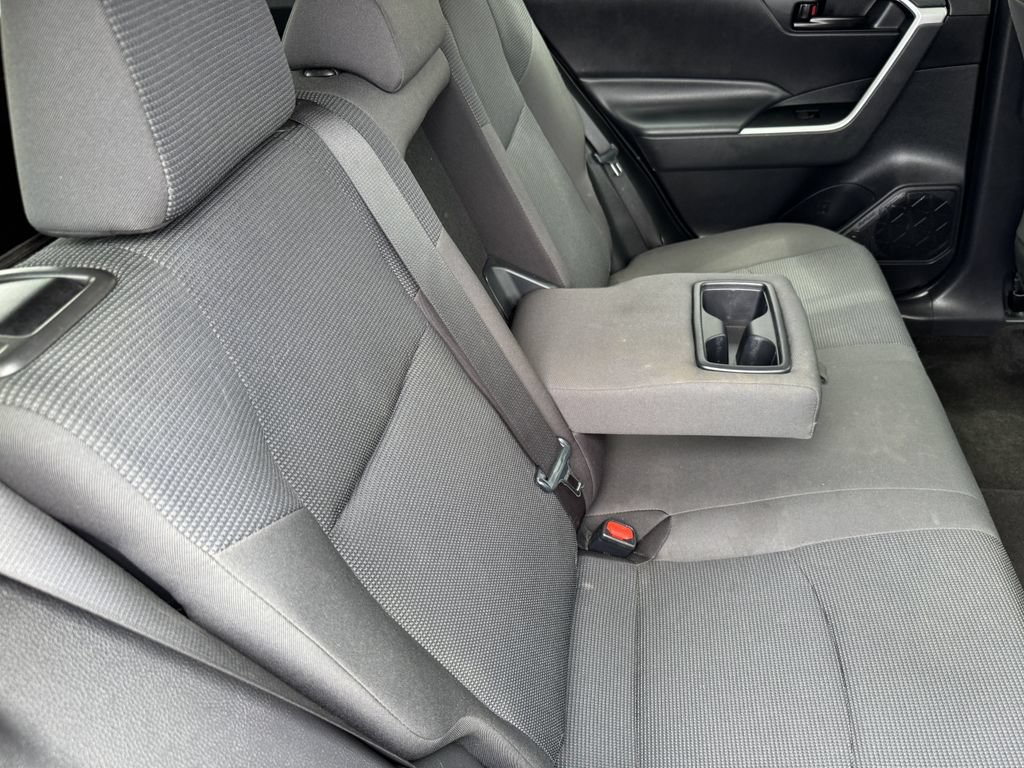 Used 2023 Toyota RAV4 LE AWD/4WD image 28
