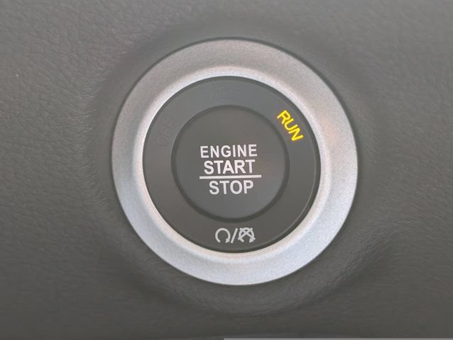 Used 2025 Chrysler Pacifica Limited FWD image 28