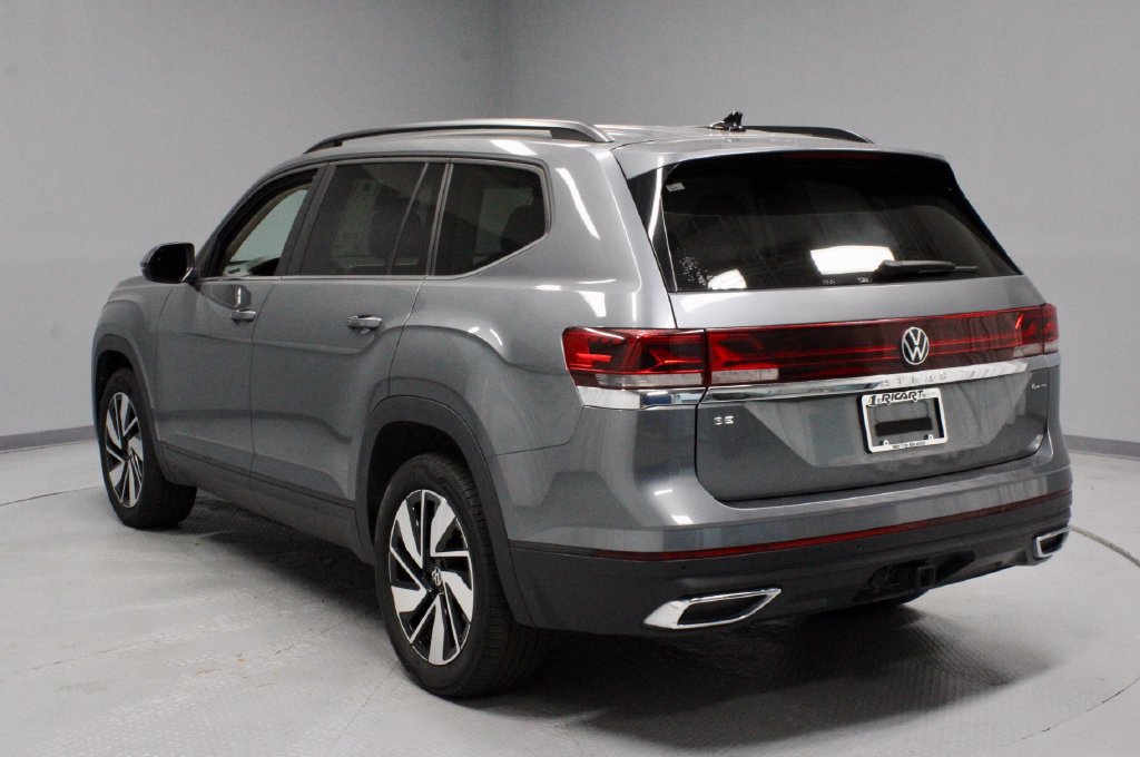 Used 2025 Volkswagen Atlas SE AWD/4WD image 9