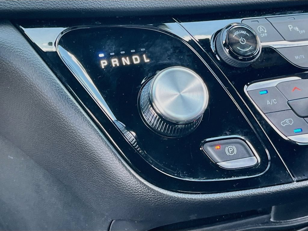 Used 2026 Chrysler Pacifica Select FWD image 16