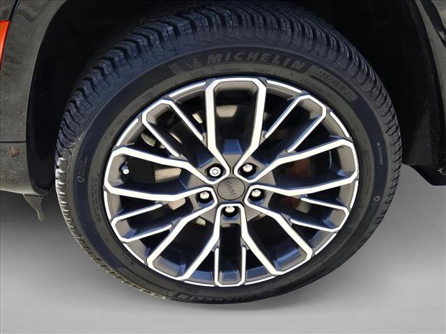 Used 2023 Jeep Grand Cherokee L Summit image 23