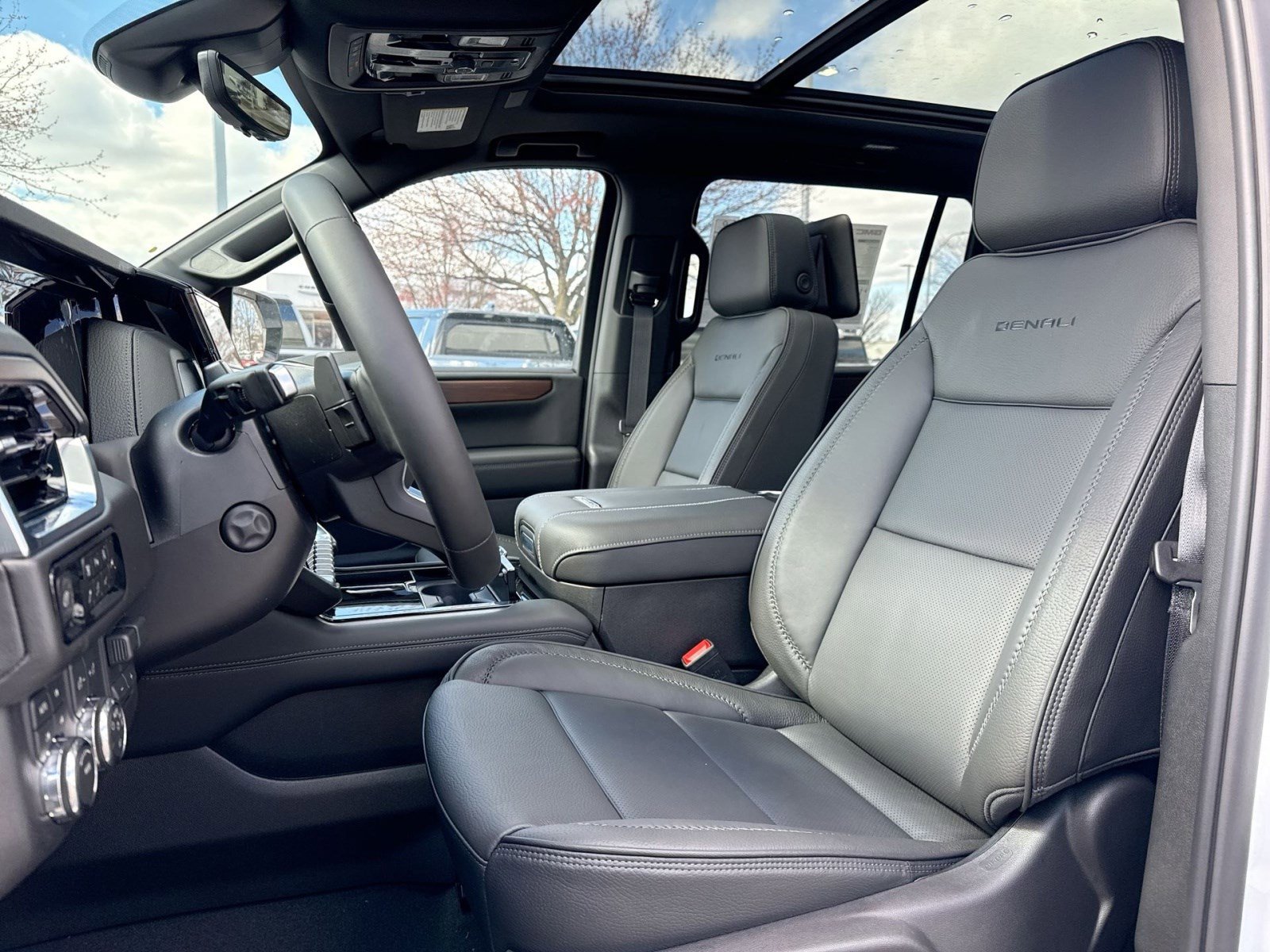 New 2026 GMC Yukon XL Denali w/ Denali Reserve Package image 13