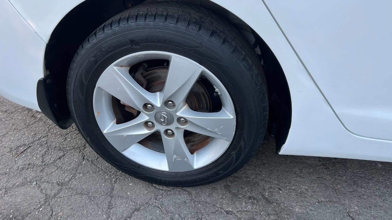 Used 2013 Hyundai Elantra GLS image 28