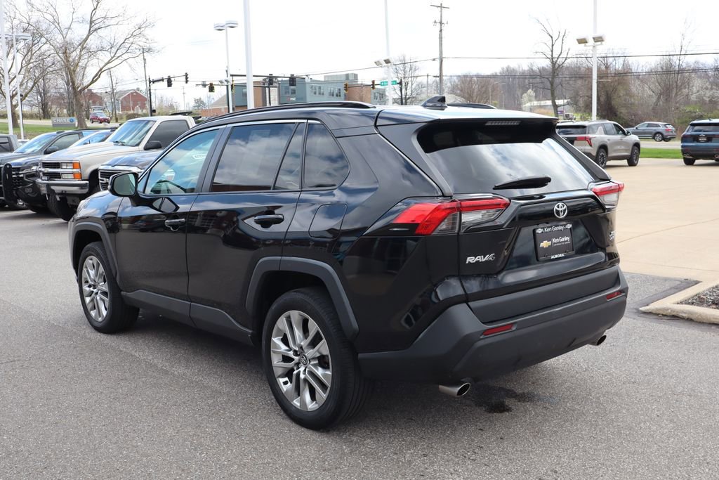 Used 2020 Toyota RAV4 XLE Premium image 31