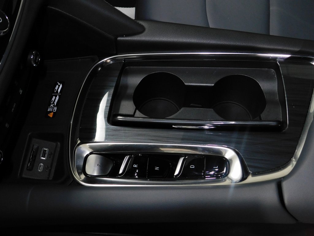 Used 2024 Buick Enclave Essence image 29