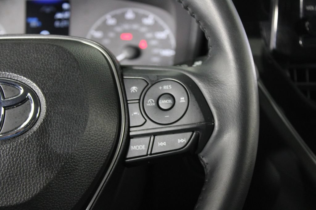 Used 2024 Toyota Corolla Cross LE FWD image 11