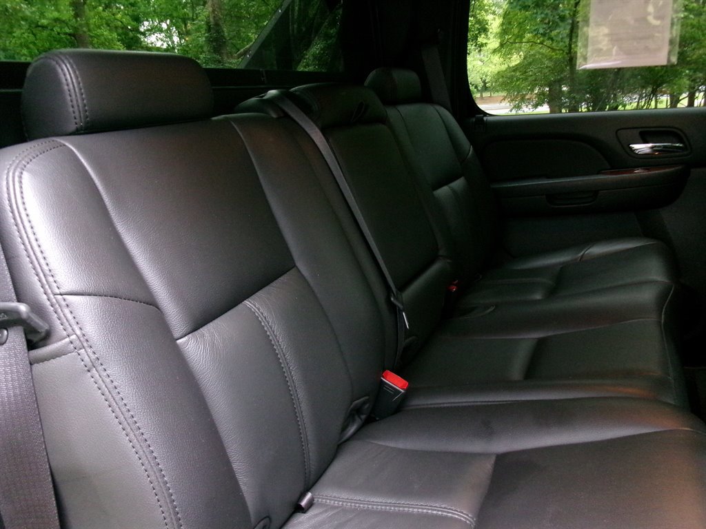Used 2012 Chevrolet Avalanche LS w/ All-Star Edition AWD/4WD image 25