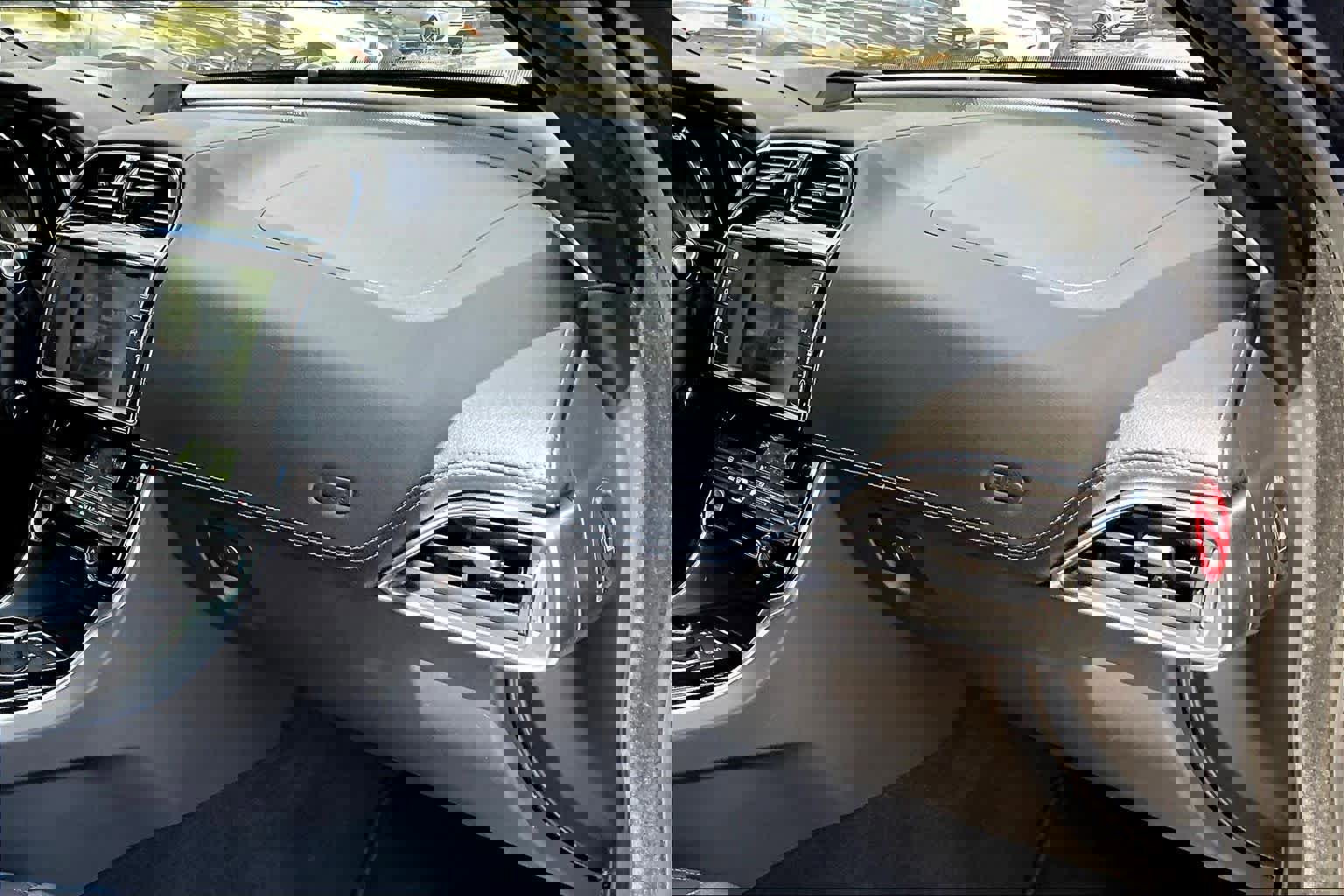 Used 2018 Jaguar XE R-Sport image 19