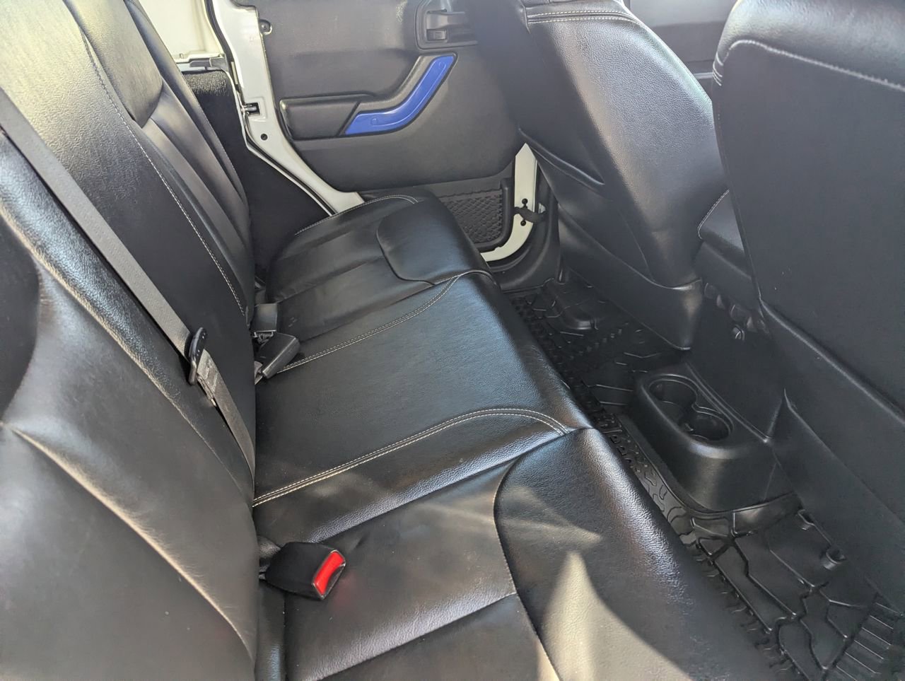 Used 2016 Jeep Wrangler Unlimited Rubicon image 15