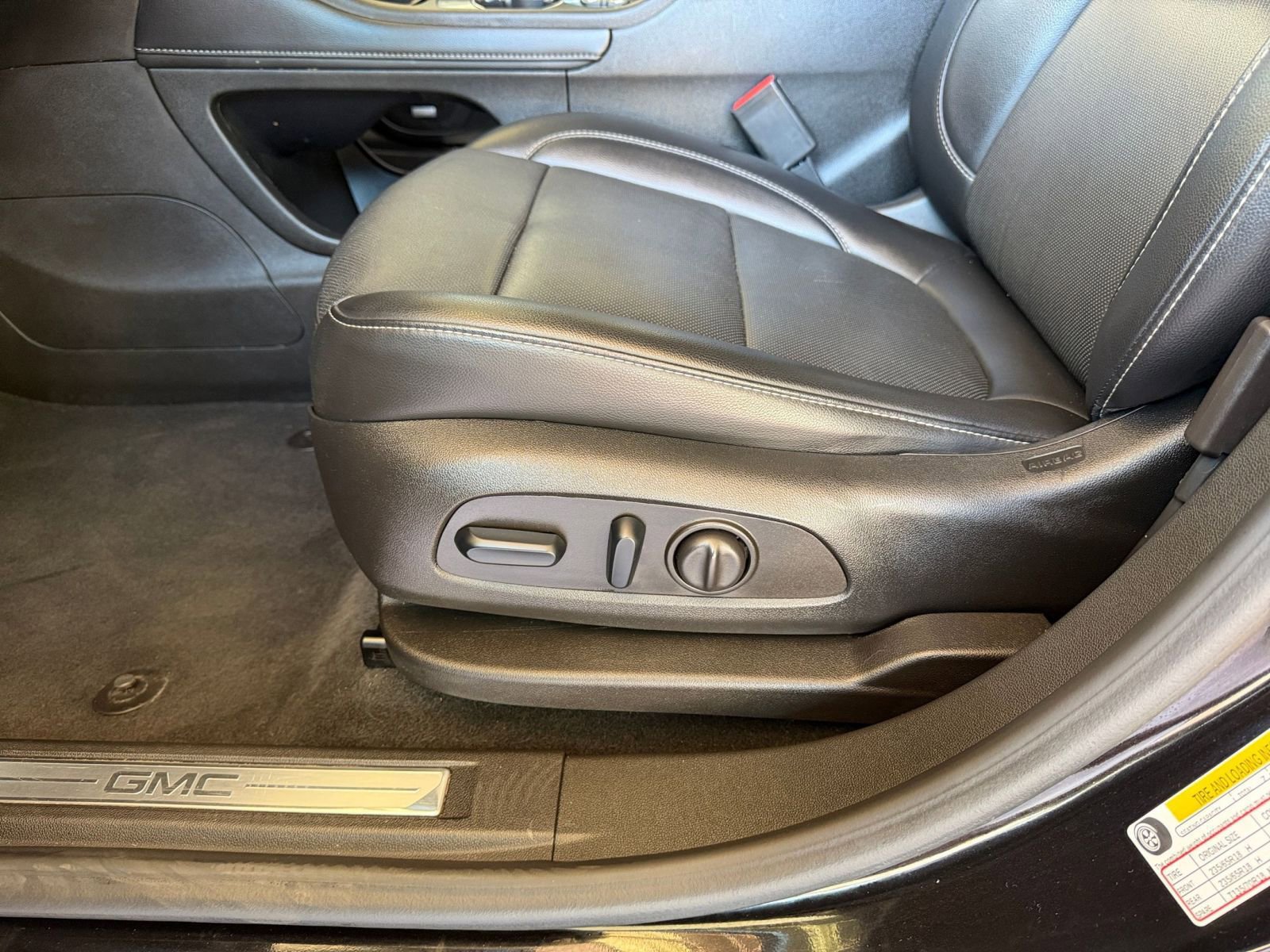 Used 2023 GMC Acadia SLT FWD image 22