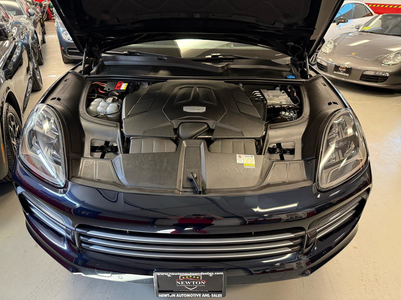 Used 2022 Porsche Cayenne Platinum Edition AWD/4WD image 24