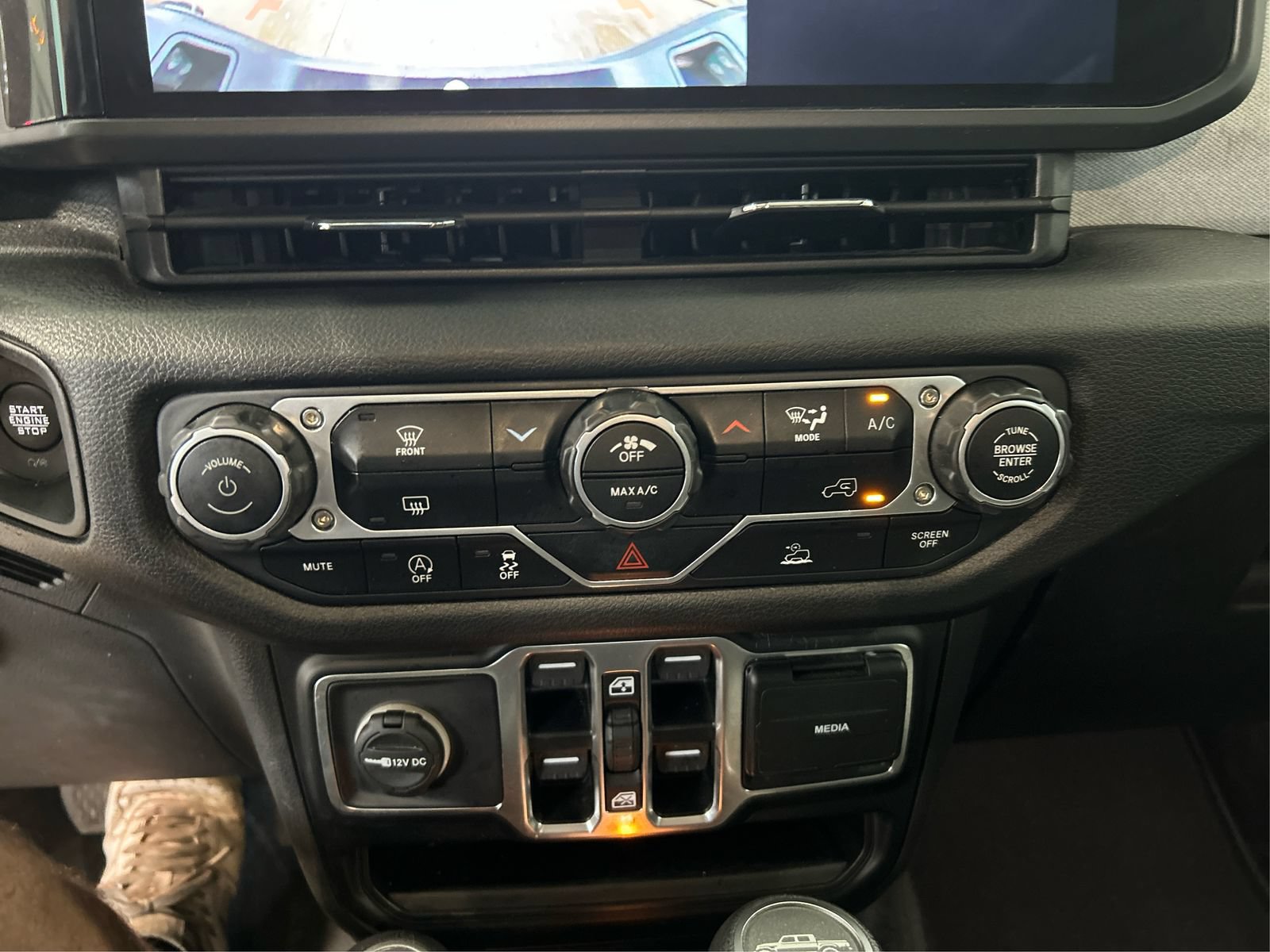 Used 2025 Jeep Gladiator Sport AWD/4WD image 26