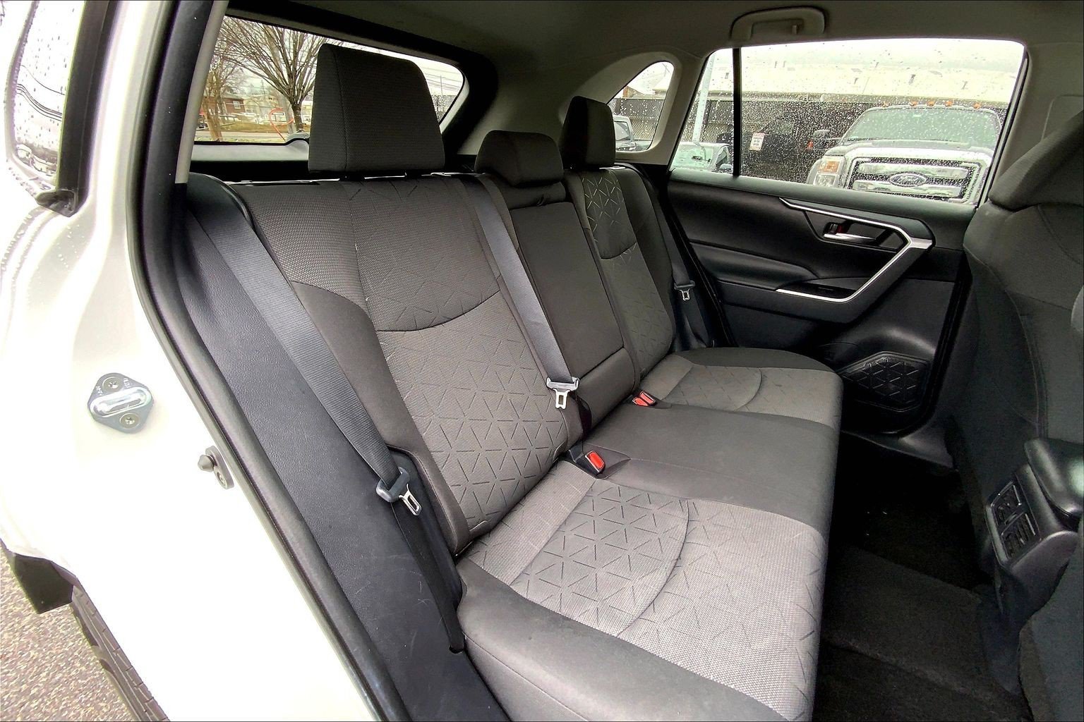 Used 2021 Toyota RAV4 XLE FWD image 31