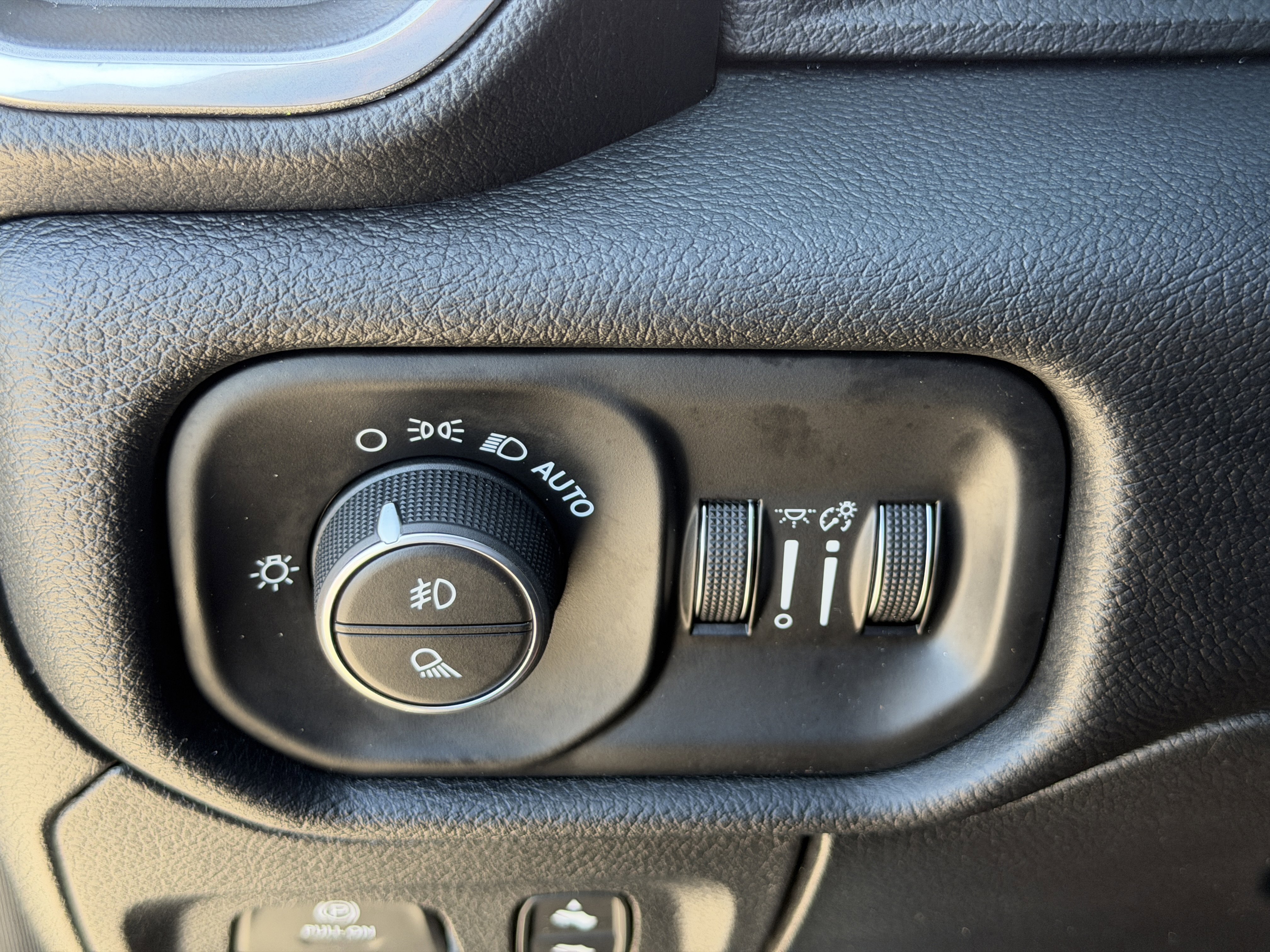 Used 2020 RAM 1500 Laramie image 27