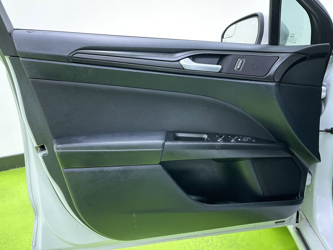 Used 2018 Ford Fusion SE w/ Equipment Group 201A image 16