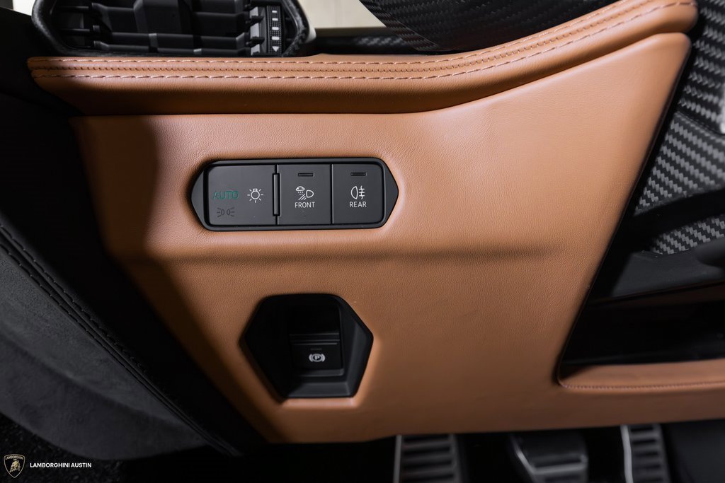 Used 2024 Lamborghini Revuelto image 24