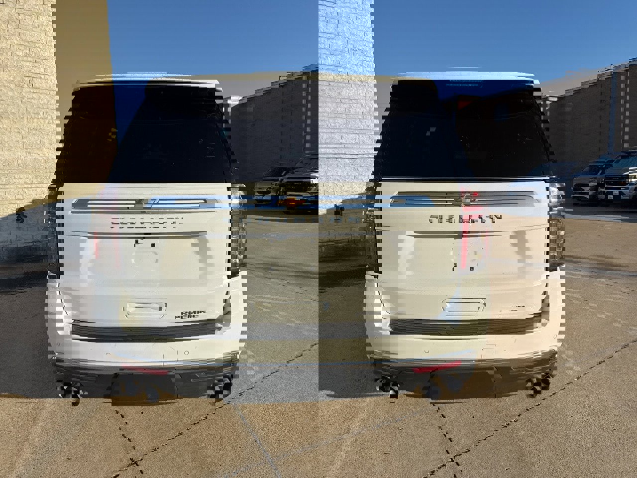 Used 2023 Chevrolet Suburban Premier image 6