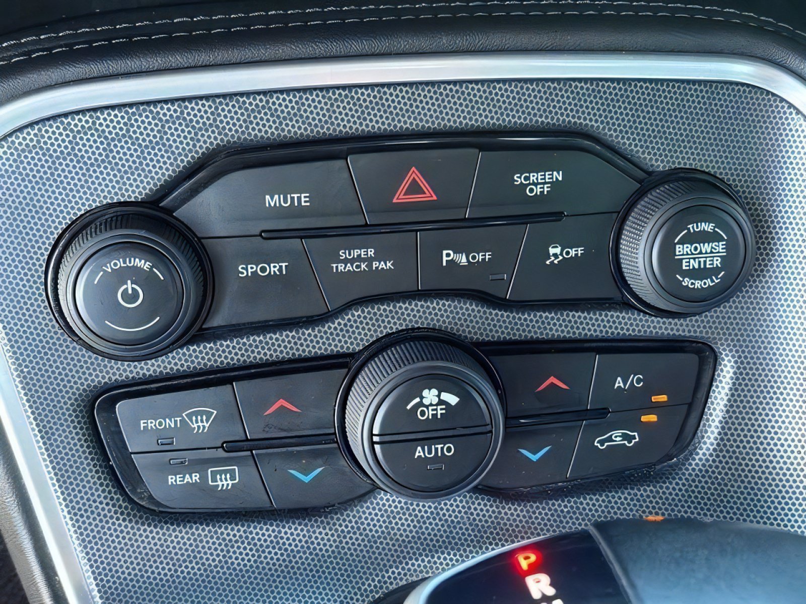 Used 2018 Dodge Challenger R/T Scat Pack w/ Leather Interior Group RWD image 28