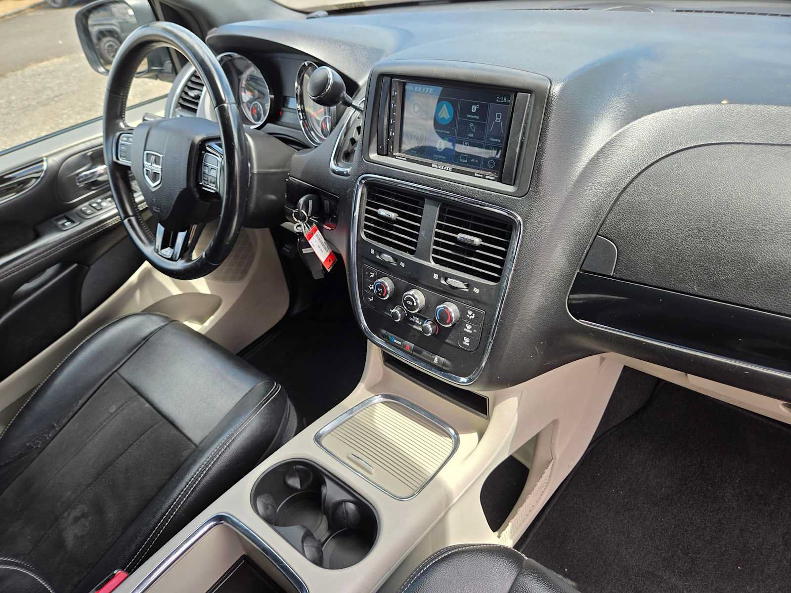 Used 2019 Dodge Grand Caravan SXT FWD image 13