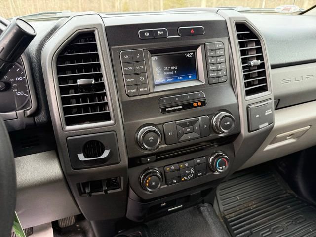 Certified 2017 Ford F550 4x4 Regular Cab Super Duty image 25