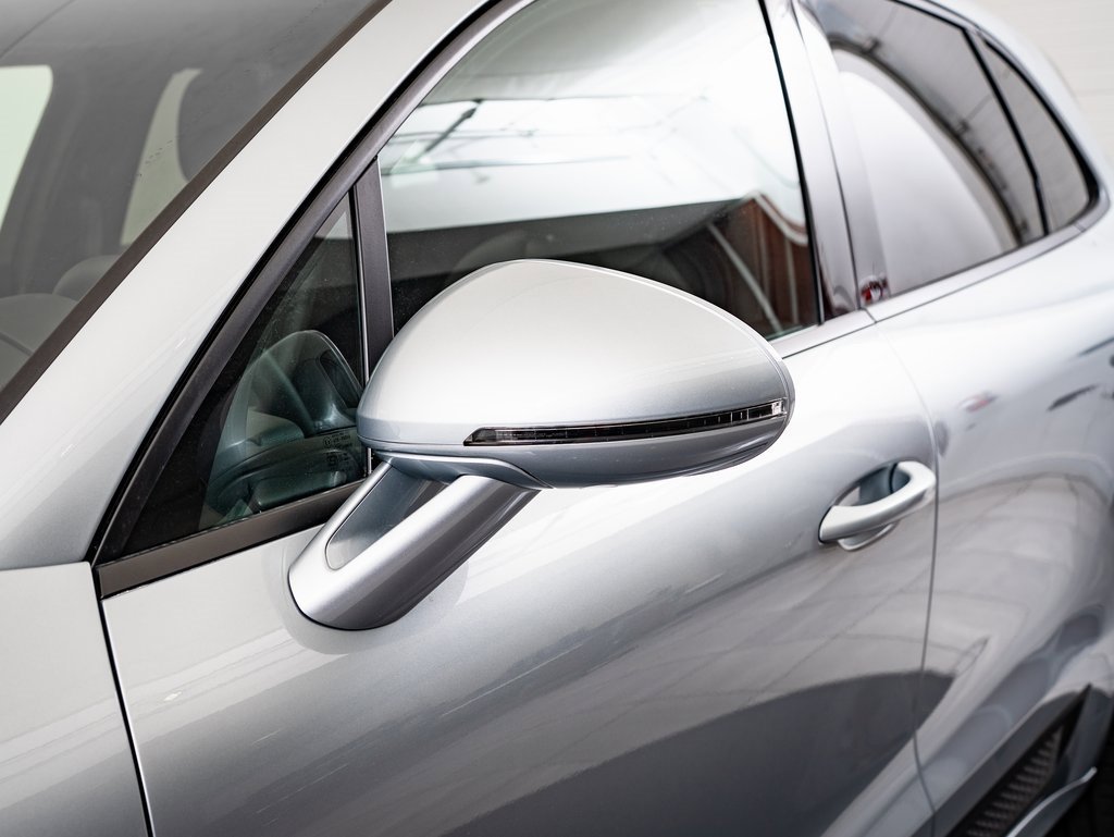 Used 2025 Porsche Macan image 16