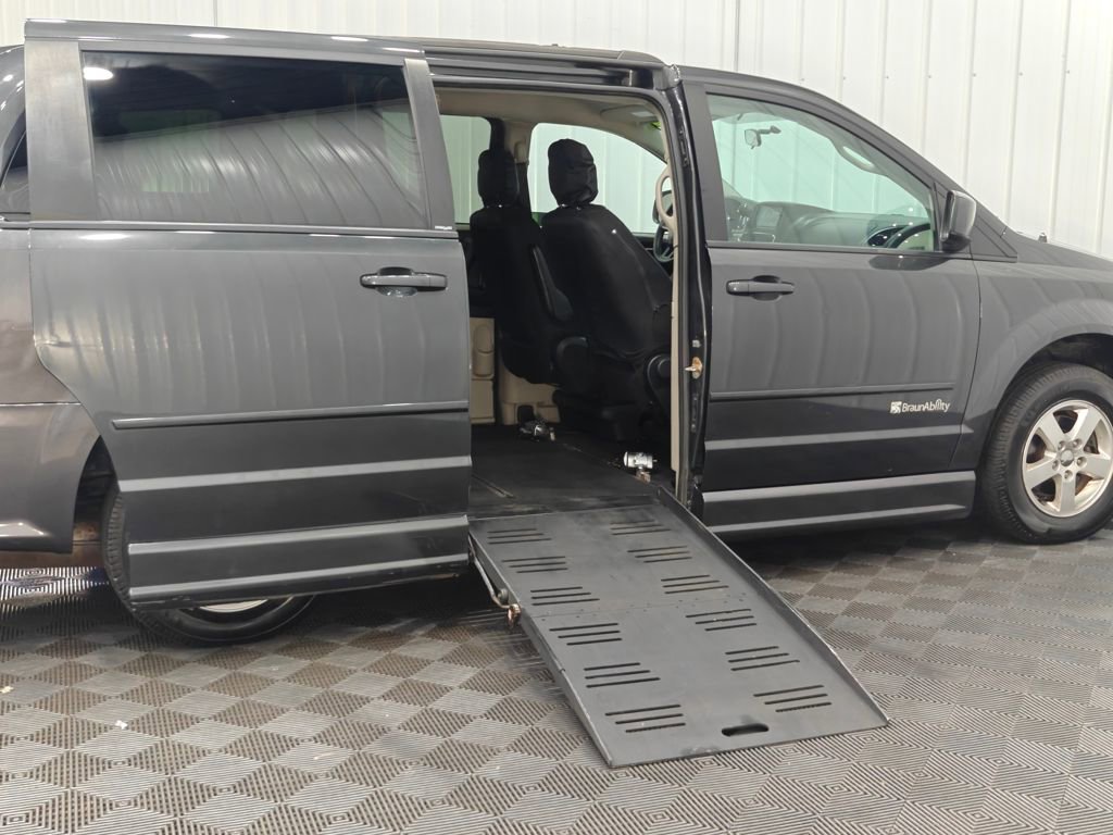 Used 2012 Dodge Grand Caravan SXT FWD image 32