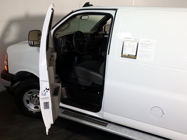 Used 2024 Chevrolet Express 2500 w/ Driver Convenience Package RWD image 5