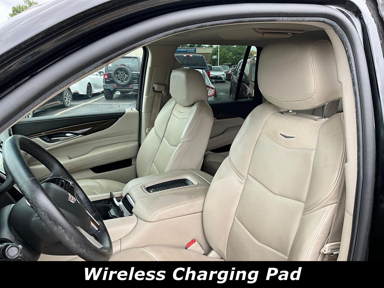 Used 2020 Cadillac Escalade Luxury AWD/4WD image 19