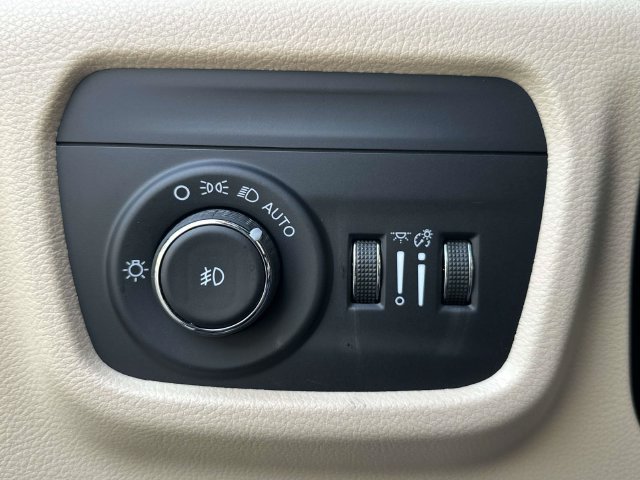 Certified 2025 Jeep Grand Cherokee Limited AWD/4WD image 27