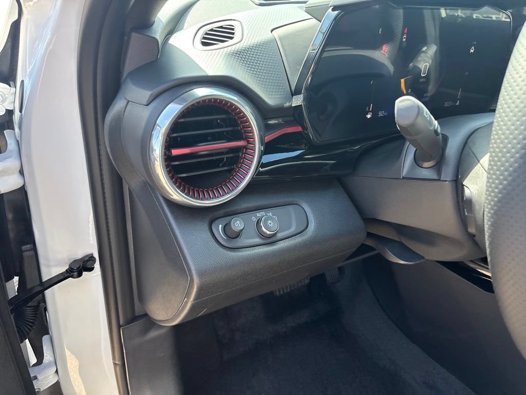 Used 2026 Chevrolet Trax RS FWD image 22