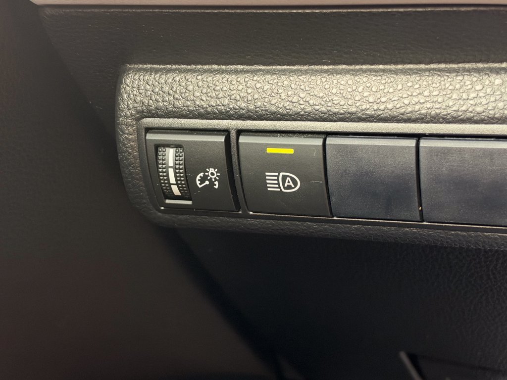 Used 2020 Toyota Corolla SE FWD image 28