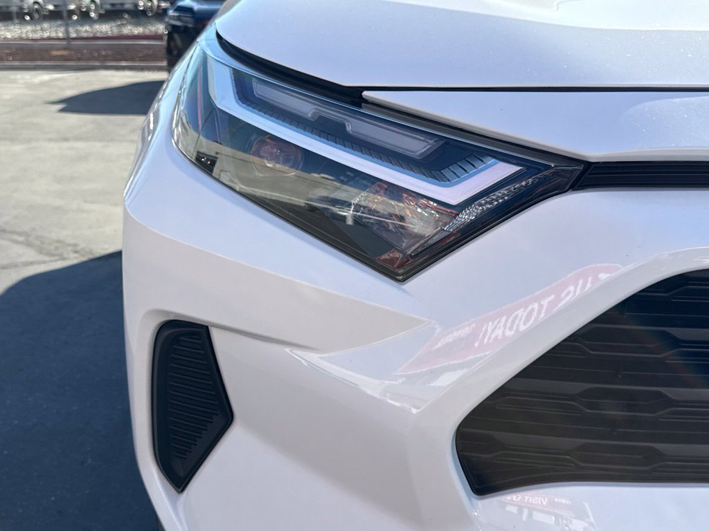 Certified 2025 Toyota RAV4 LE AWD/4WD image 31