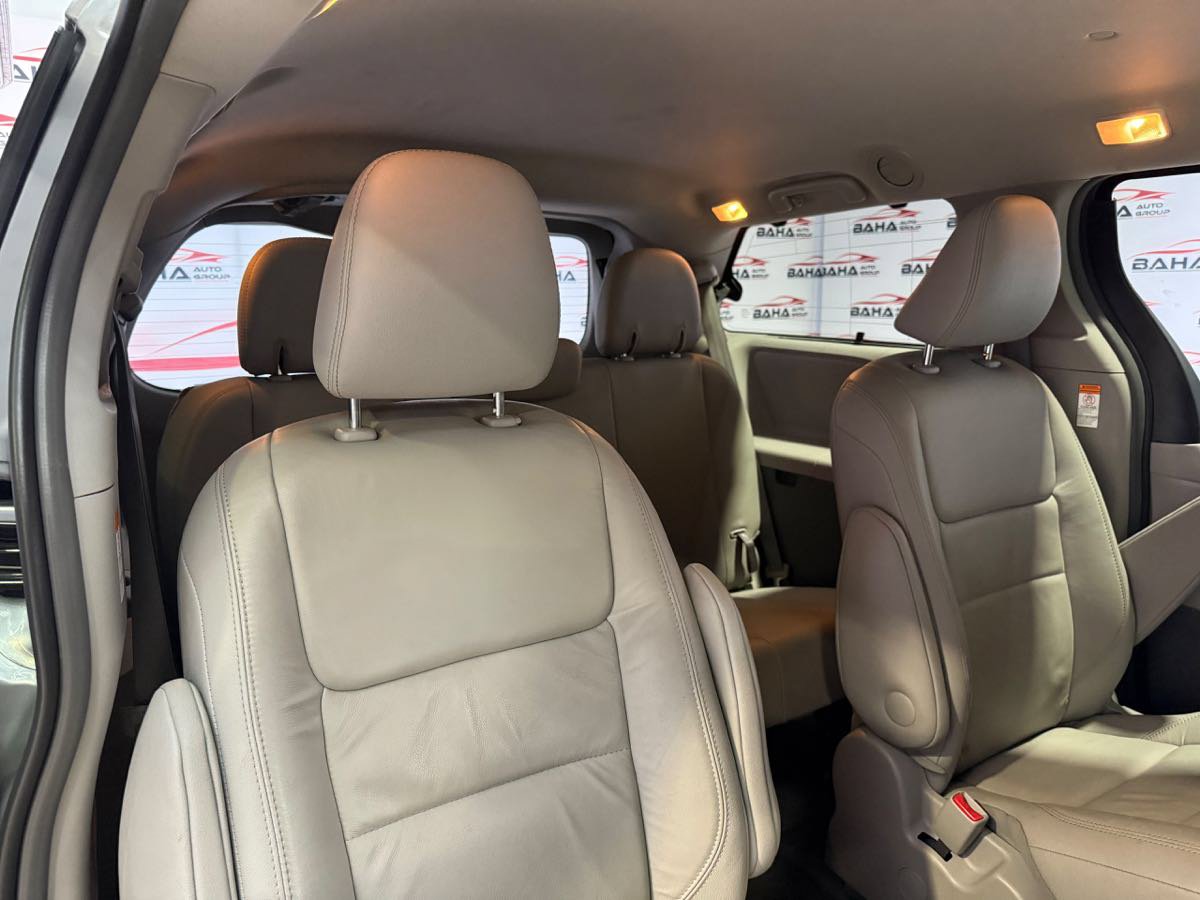 Used 2017 Toyota Sienna XLE w/ XLE Navigation Package AWD/4WD image 42