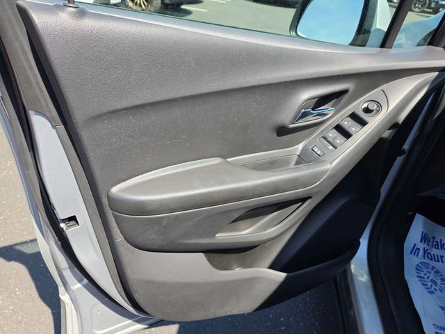 Used 2021 Chevrolet Trax LT FWD image 32