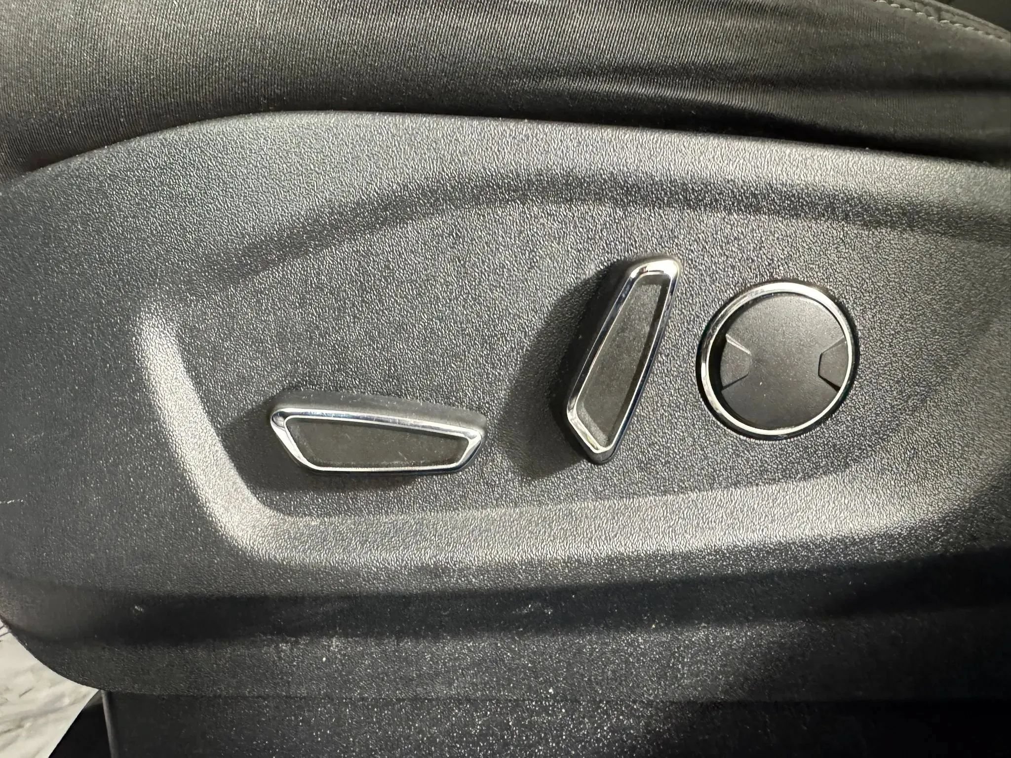 Used 2016 Ford Edge SEL FWD image 31