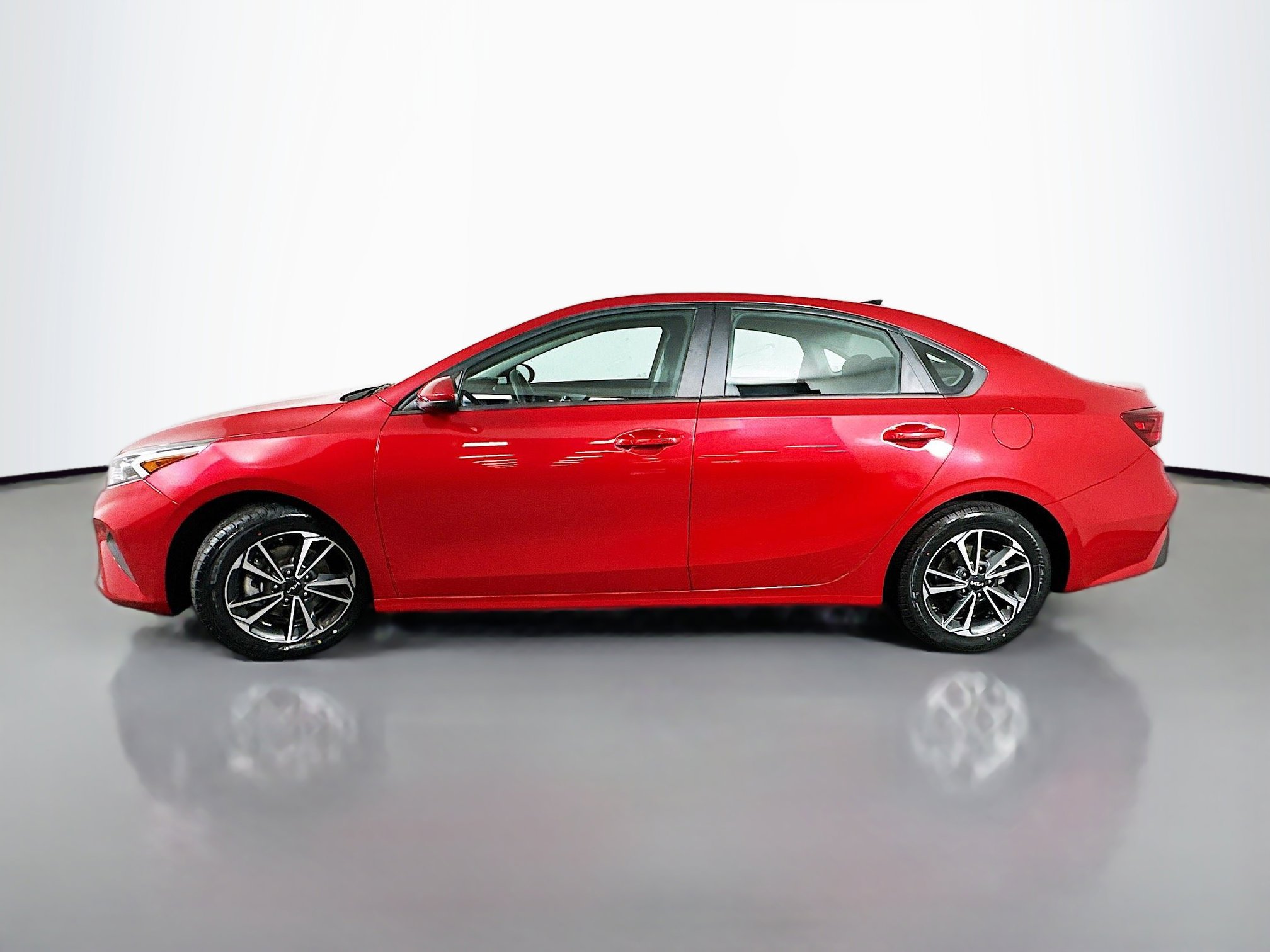 Certified 2023 Kia Forte LXS FWD image 4
